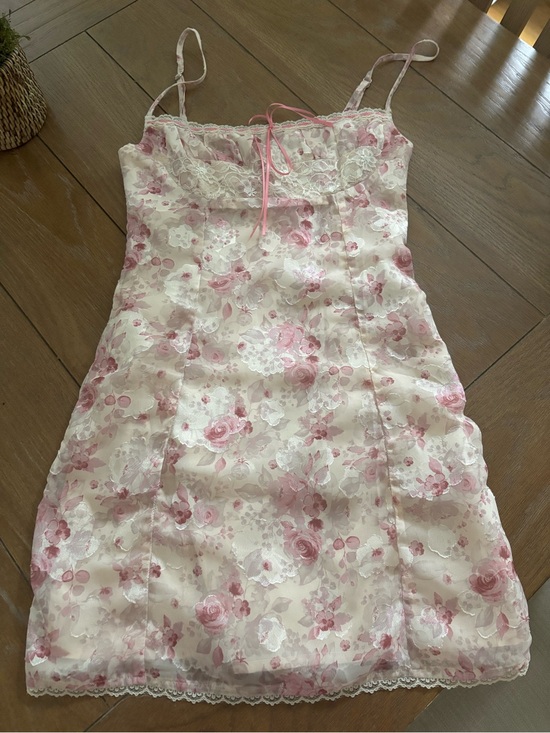 Princess Polly Dresses & Skirts - Princess Polly Pink and Cream Floral Lace Slip Dress